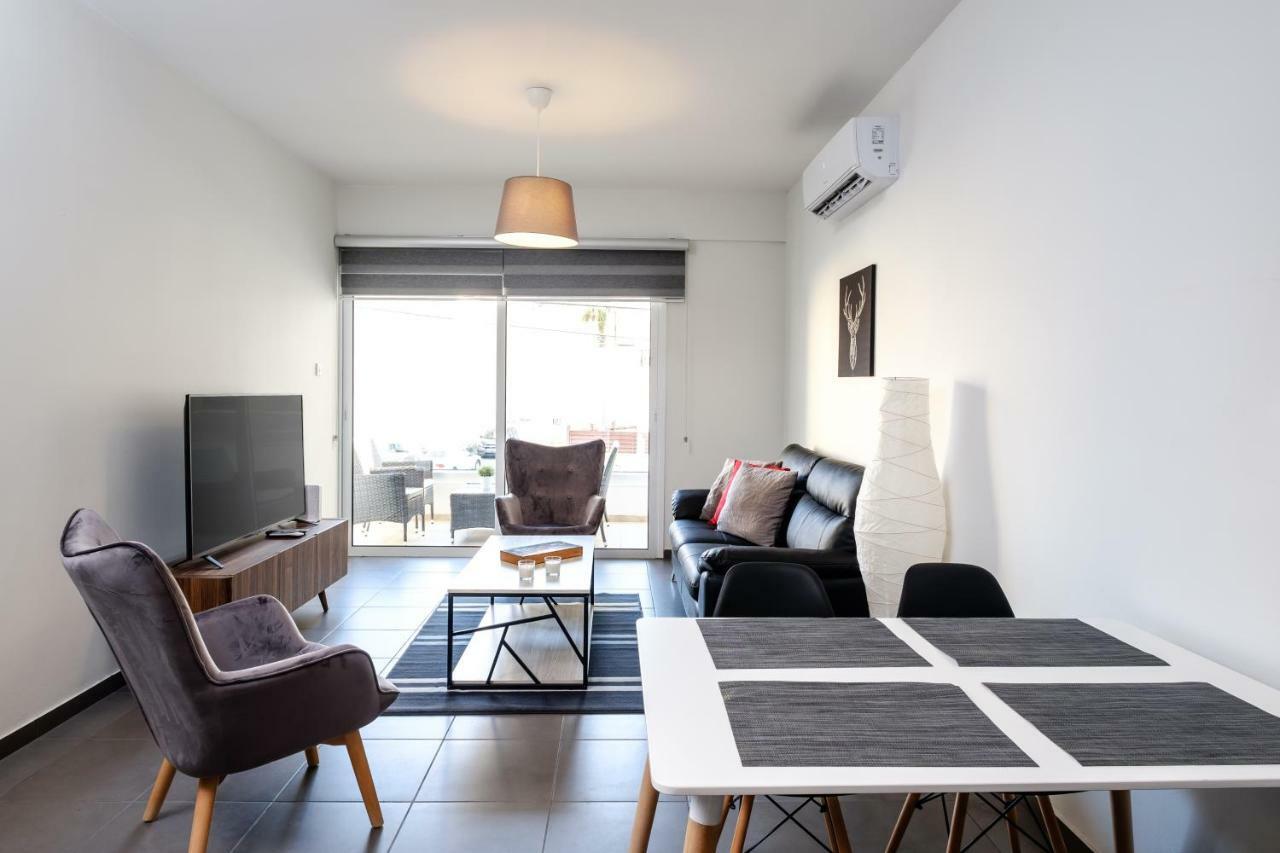 Book Me Now Central Flat Apartment Larnaca Exterior photo